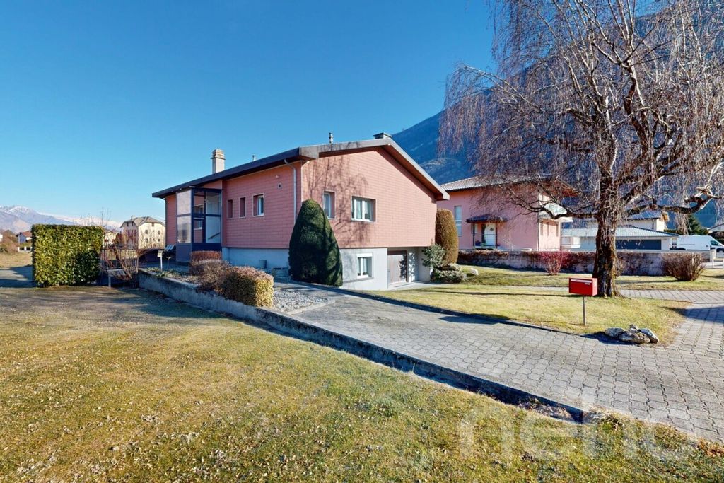 Property photo 2 of 12