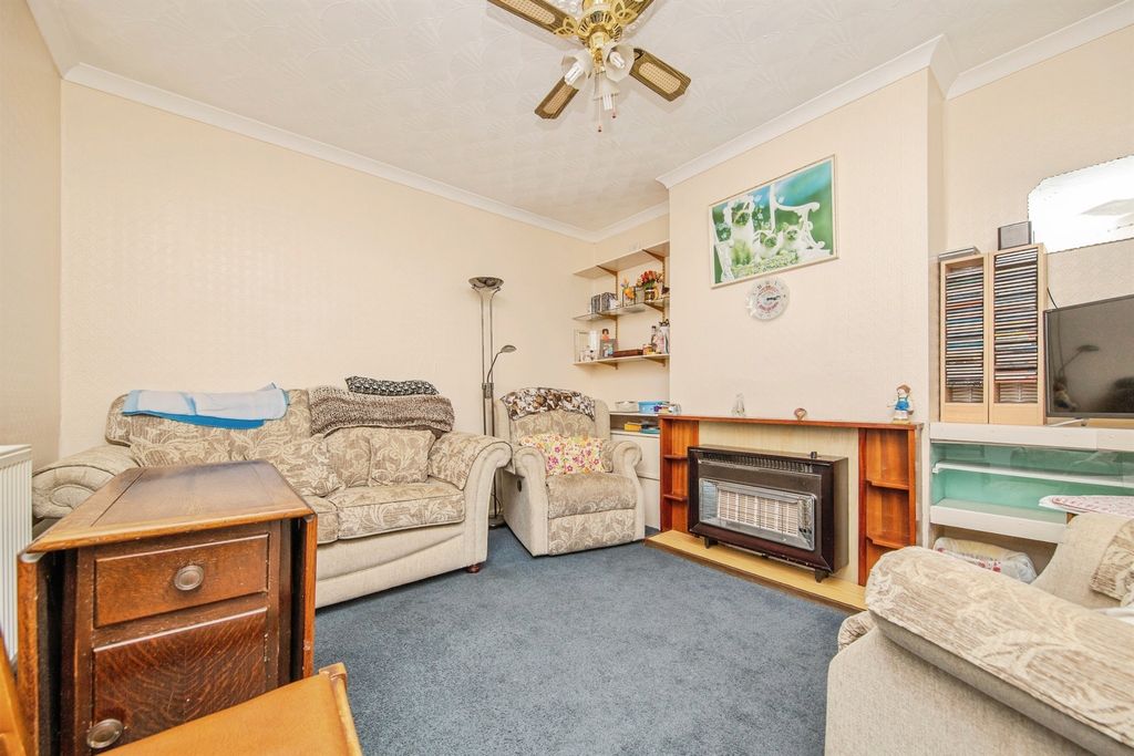 Property photo 3 of 17