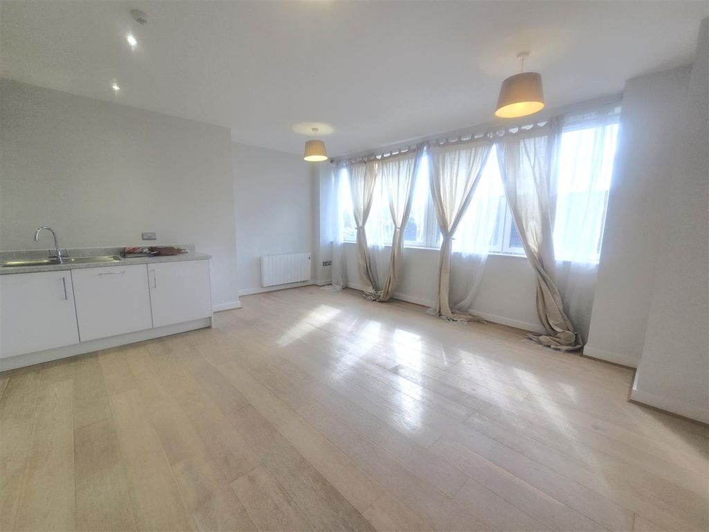 Property photo 3 of 6 1000080358.Jpg