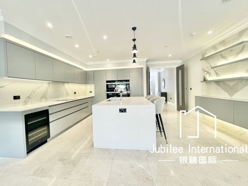 Property photo 2 of 30