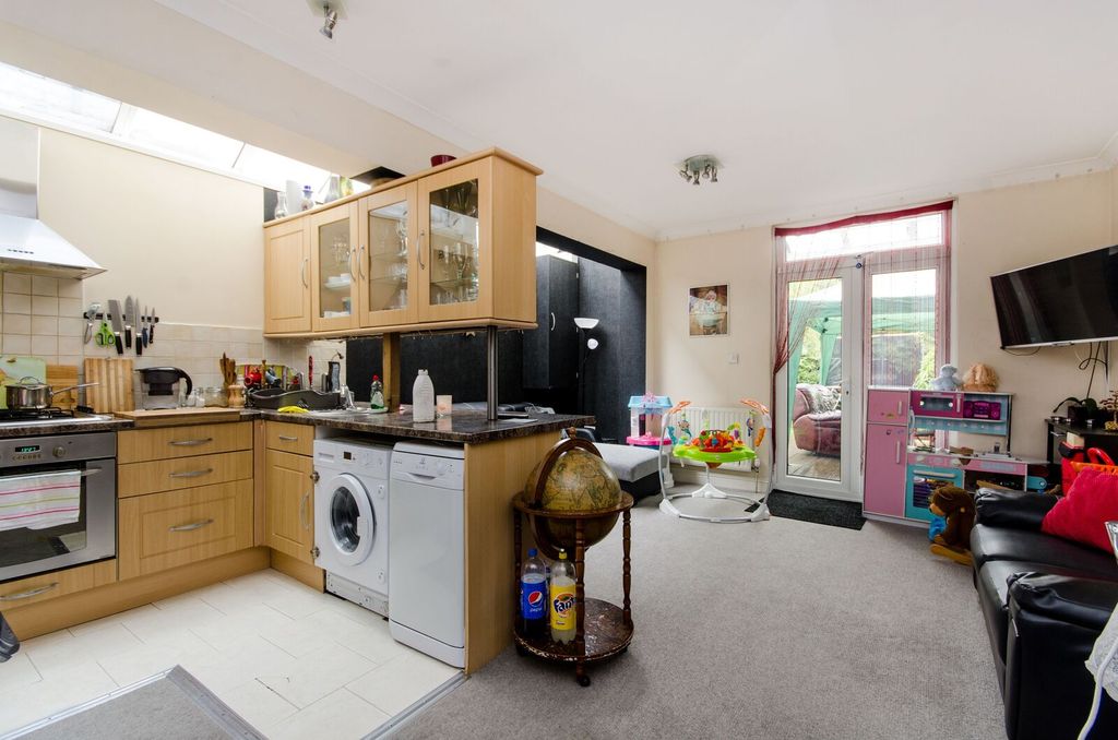 Property photo 1 of 8