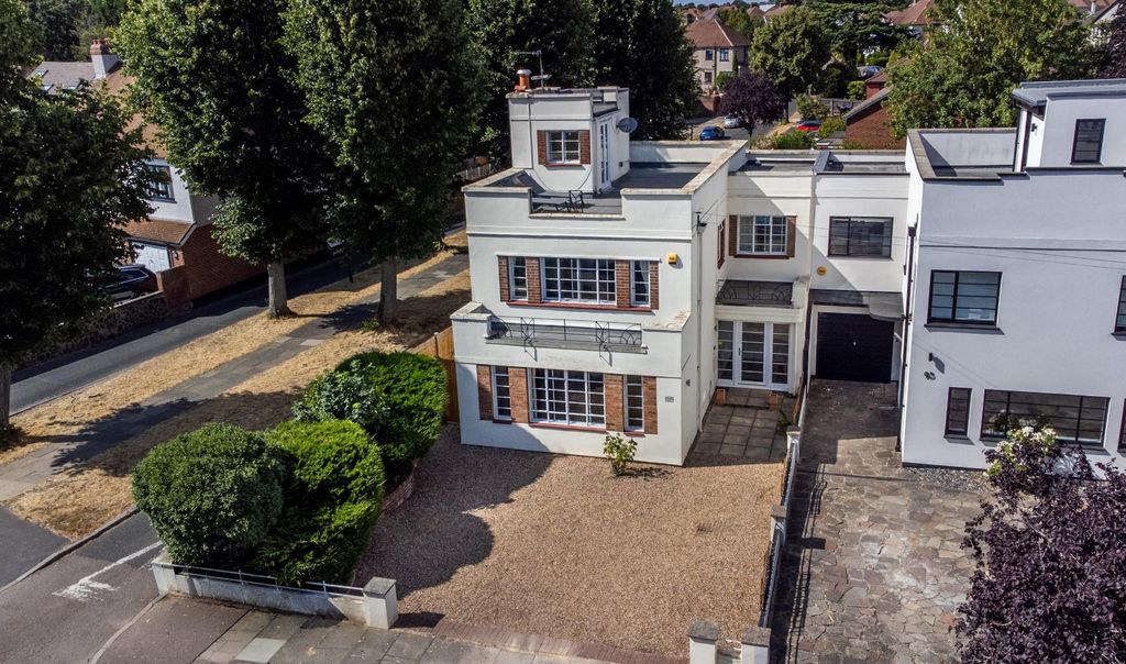 Property photo 1 of 18 External