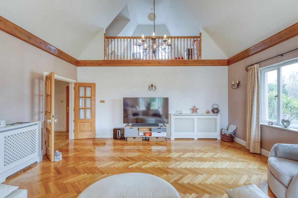 Additional image 11 of 3 bed flat for saleApartment 4 La Rocquaise, St Brelade JE3