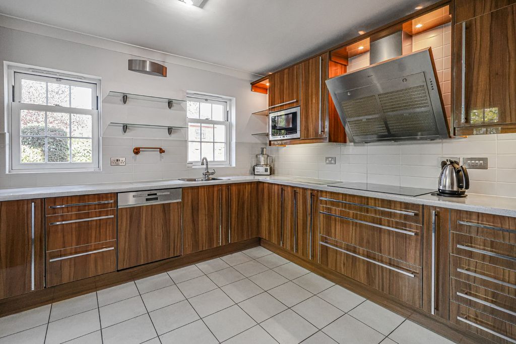 Property photo 3 of 39 4744282