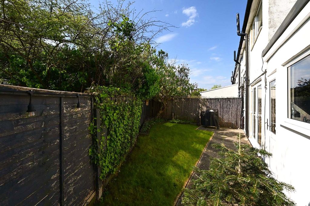 Property photo 3 of 16 Picture No. 12