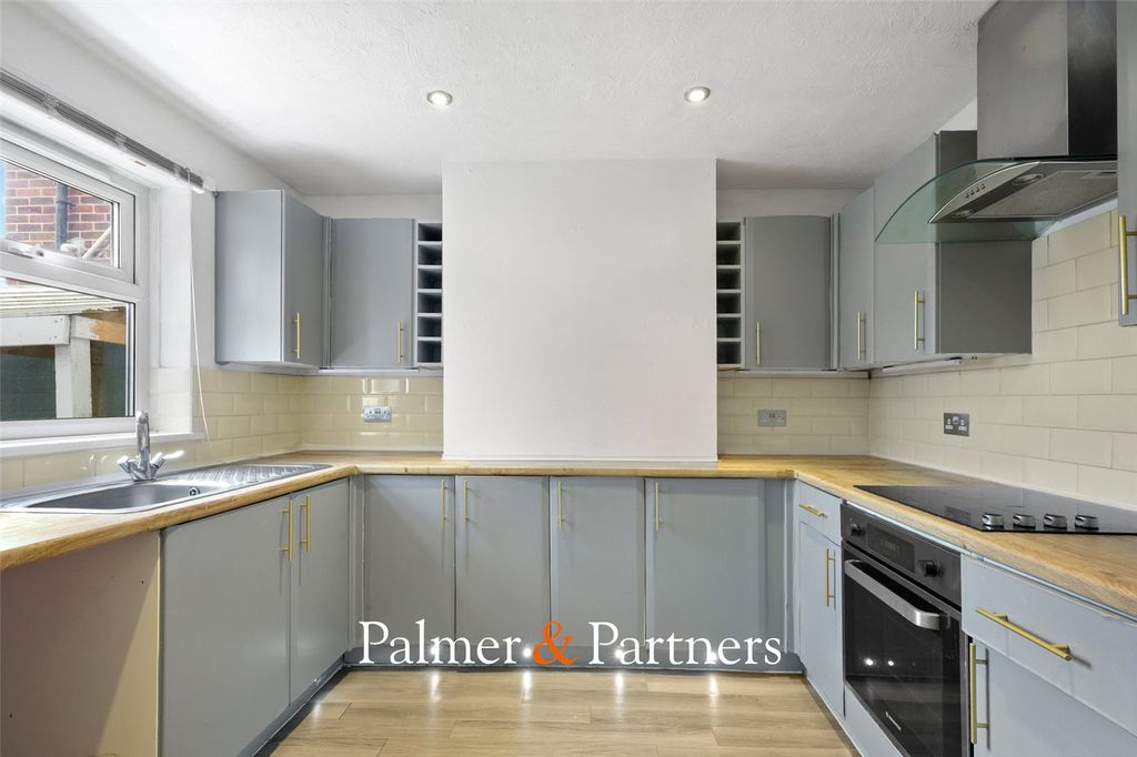 Property photo 3 of 12 Picture No. 04