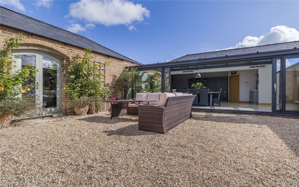 Property photo 3 of 22 Courtyard