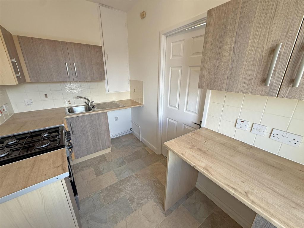 Property photo 3 of 10 Kitchen.Jpg