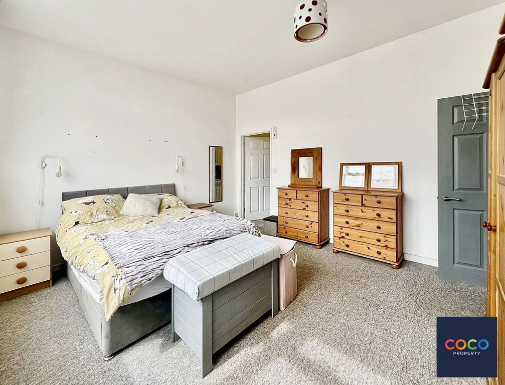 Property photo 3 of 15 Bed One