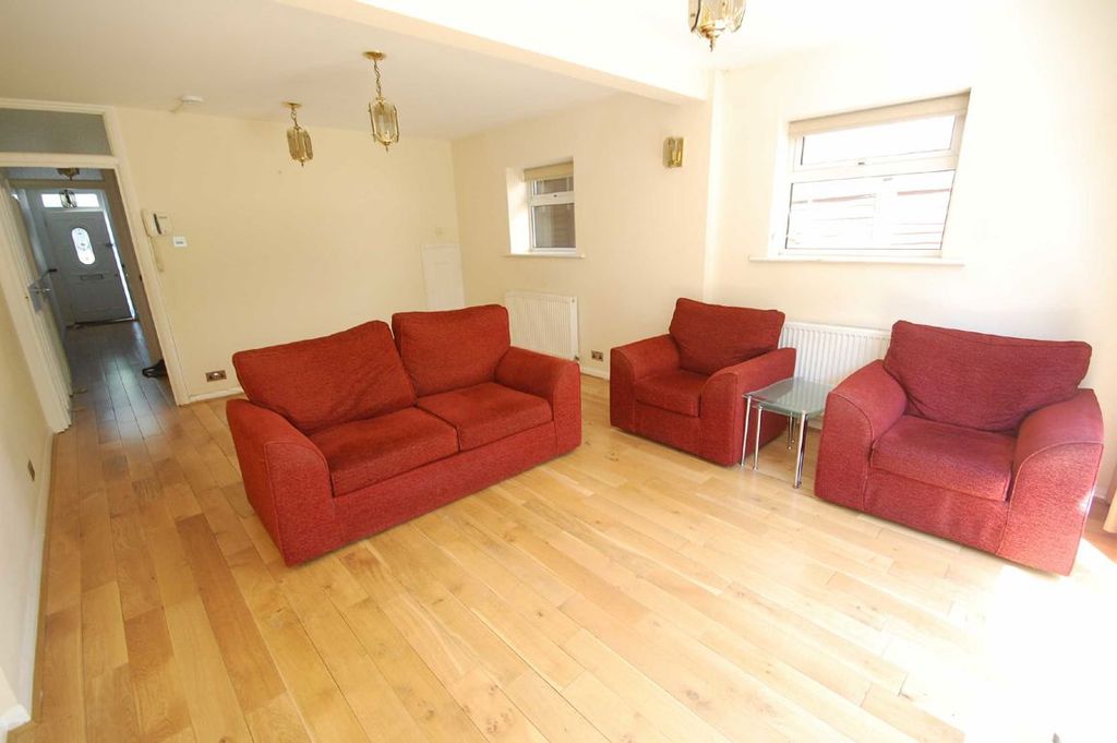 Property photo 2 of 7