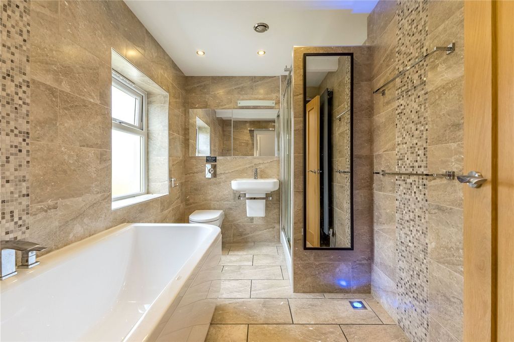 Property photo 3 of 31 Bathroom