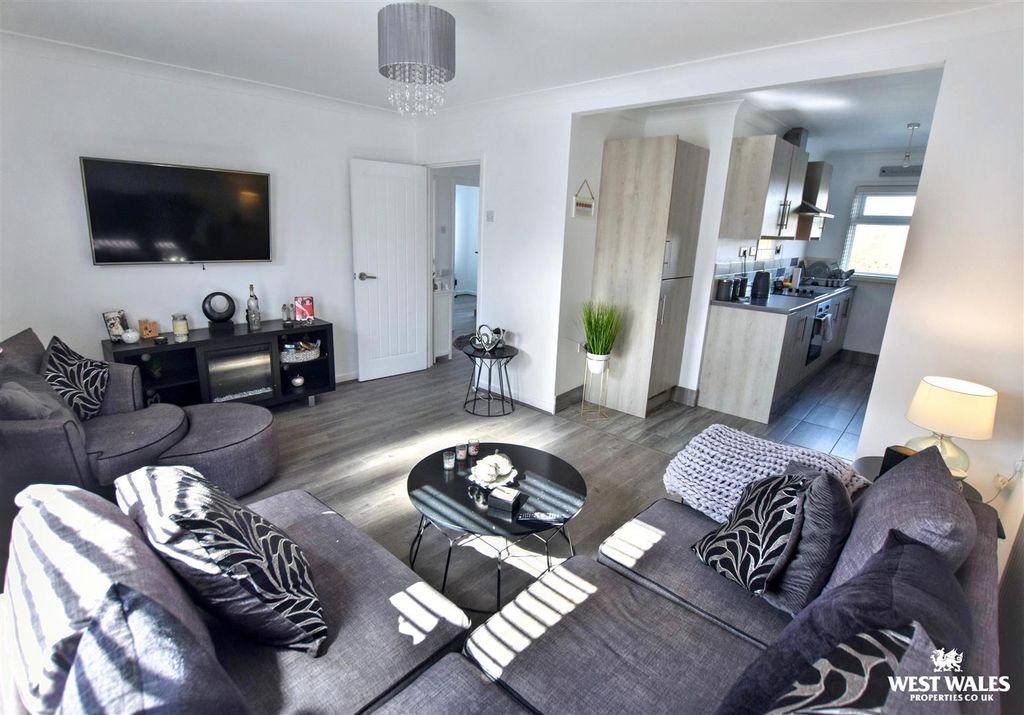 Property photo 2 of 15 9 (23).Jpg