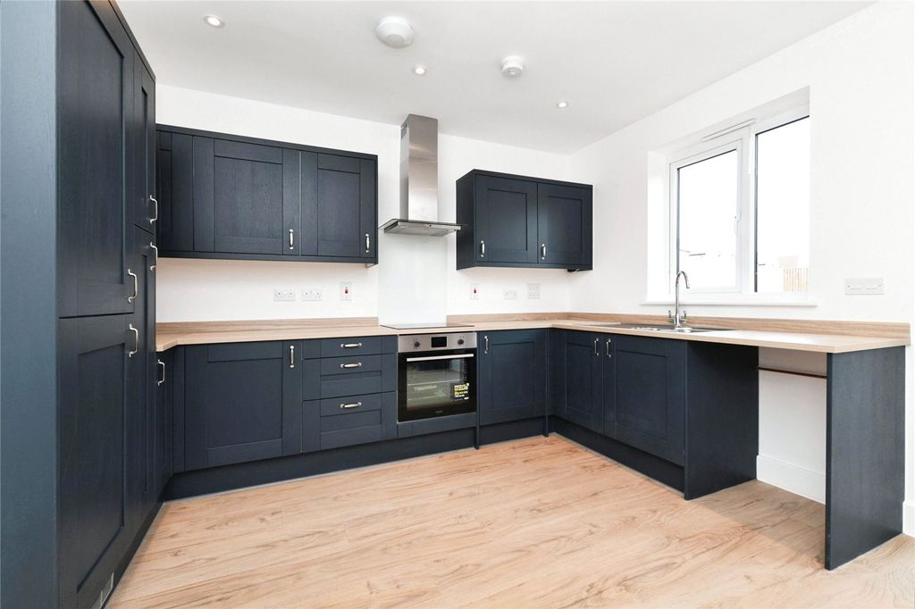 Property photo 2 of 11 Picture No. 30