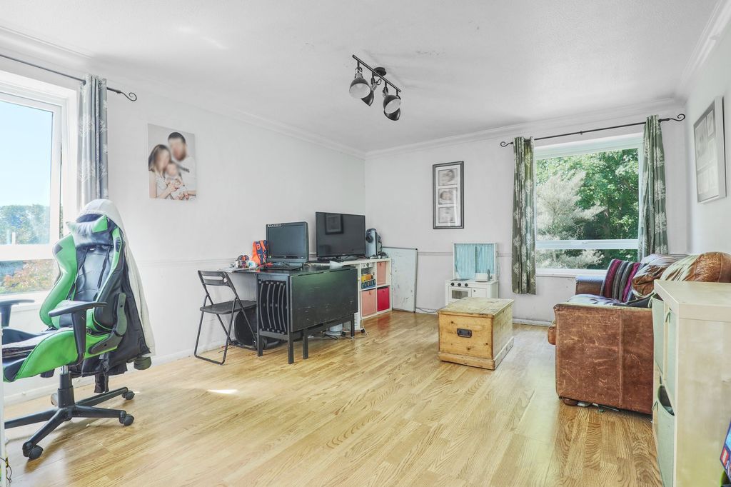 Property photo 2 of 6