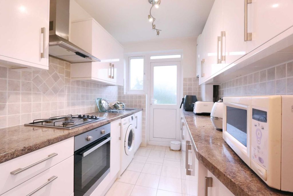 Property photo 2 of 22