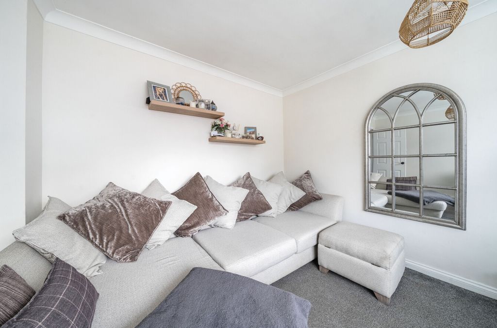 Property photo 3 of 15 1386964-22-694028...