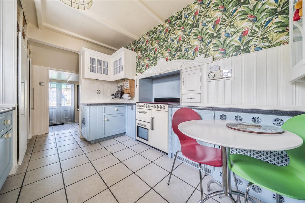 Property photo 2 of 19 1353201-11-68c2977F218ce.Jpg