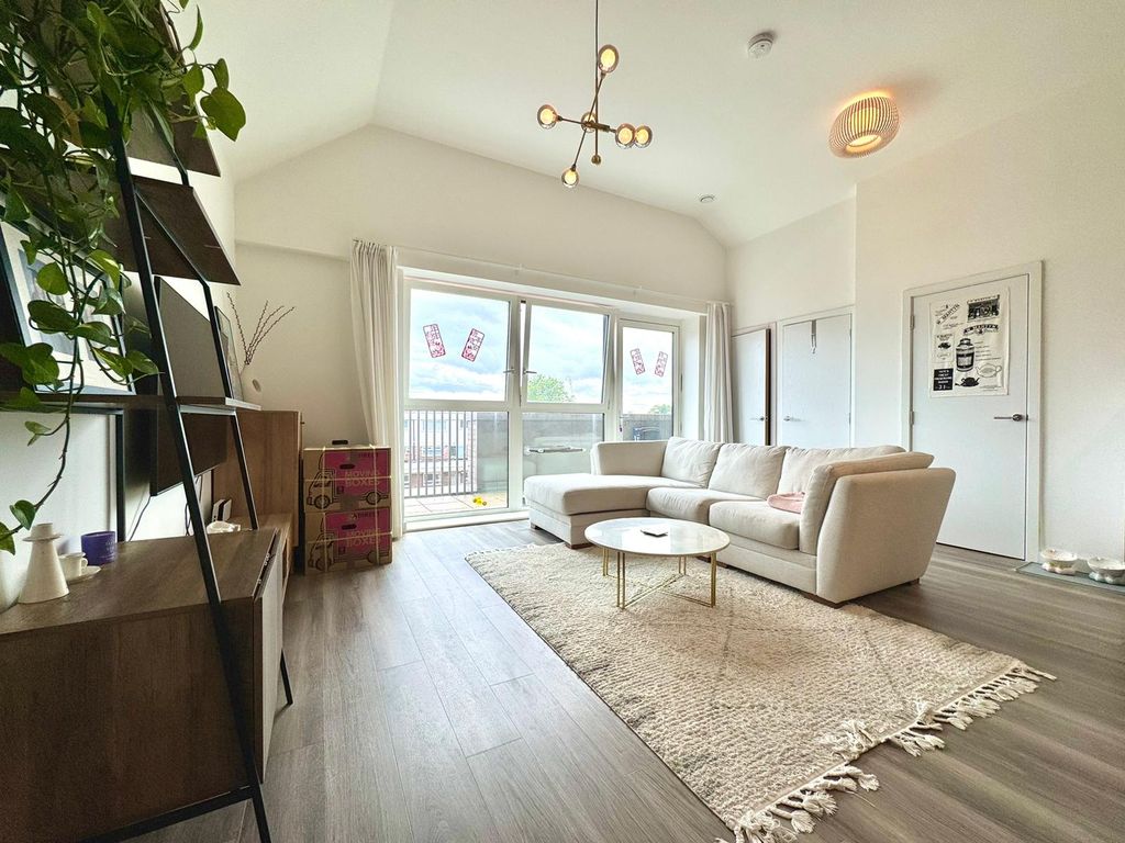 Property photo 1 of 16 Four Bedroom Apartment To Rent