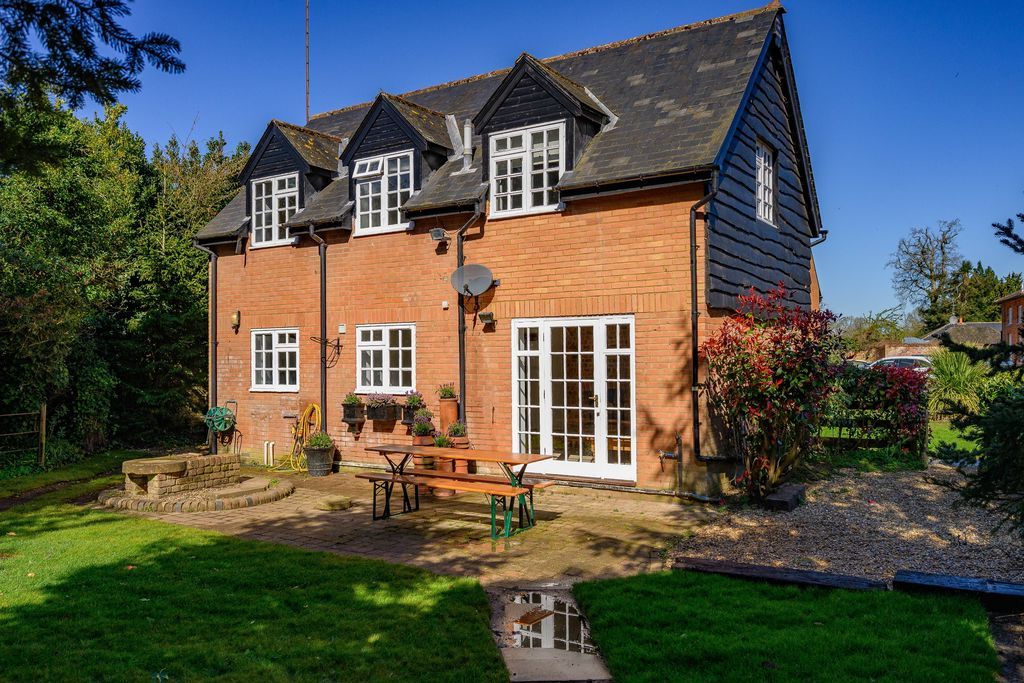 Property photo 1 of 35 Walled Garden