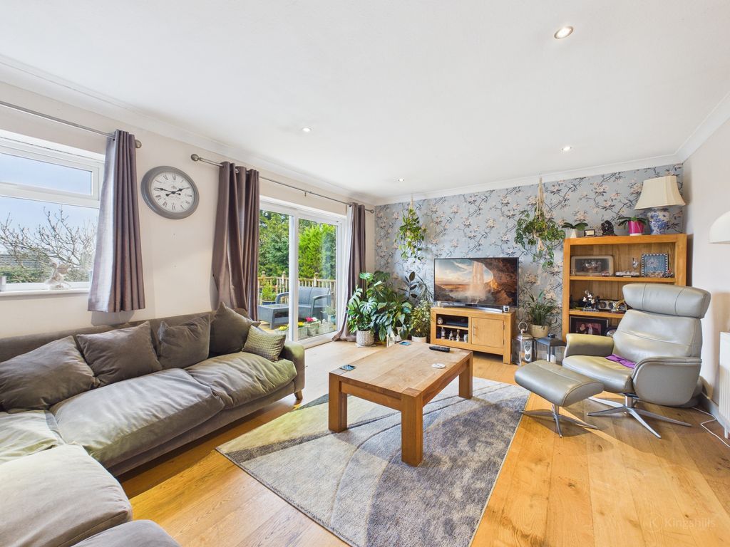 Property photo 2 of 13 Cam02119G0-Pr0537-Still014