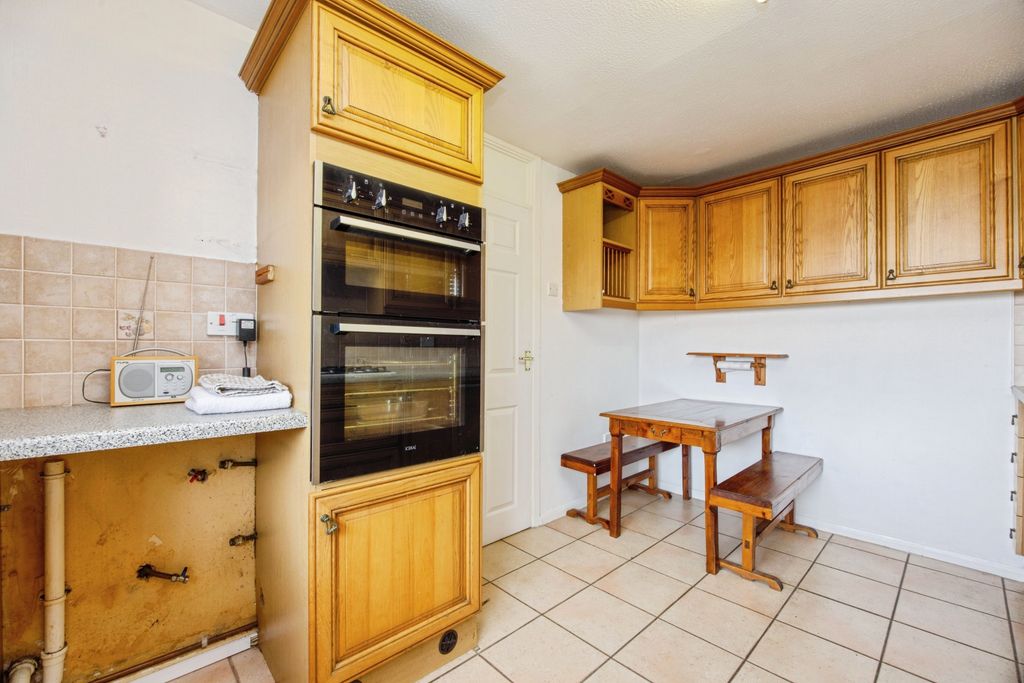 Property photo 2 of 16