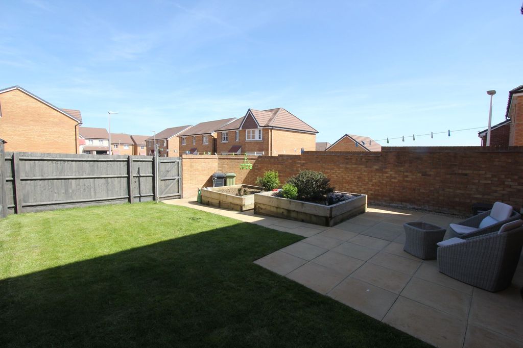 Property photo 2 of 18 Rear Garden