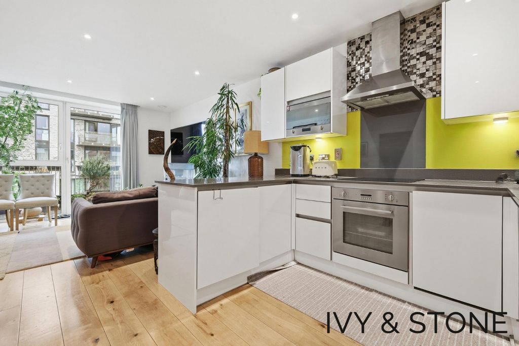 Property photo 2 of 17 4928851