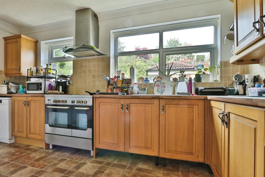 Property photo 2 of 13 4227755