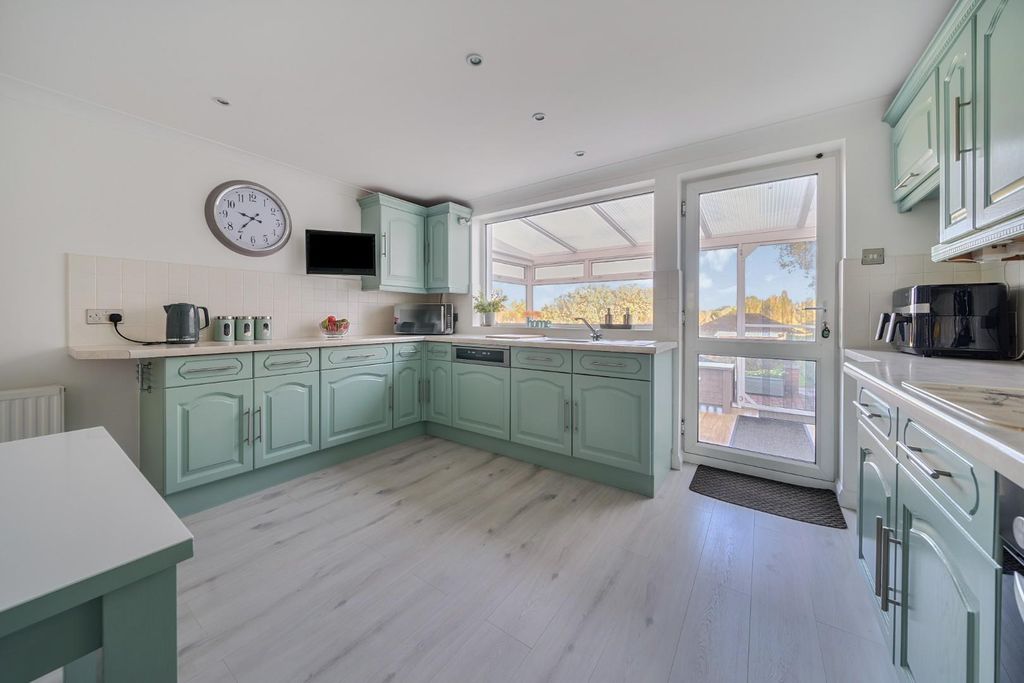 Property photo 3 of 20 Stakes Rd 7.Jpg