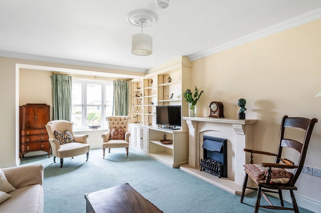 Property photo 2 of 34