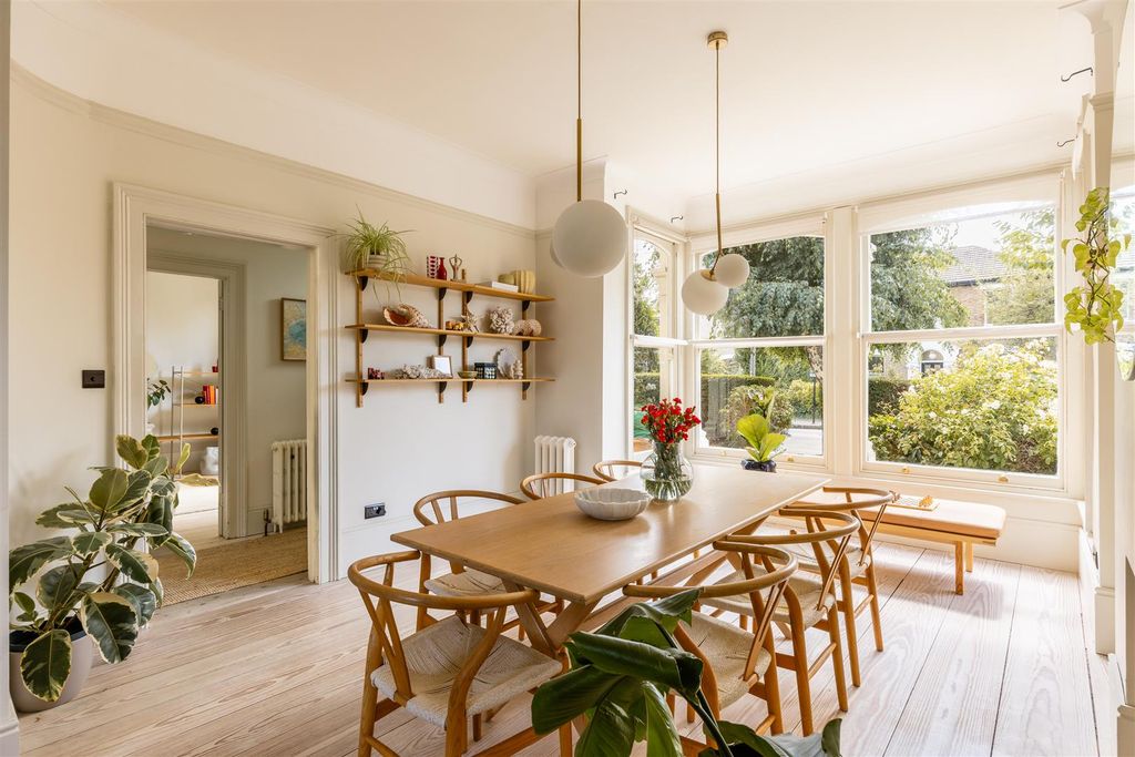 Property photo 3 of 48 Claremont Road, E7