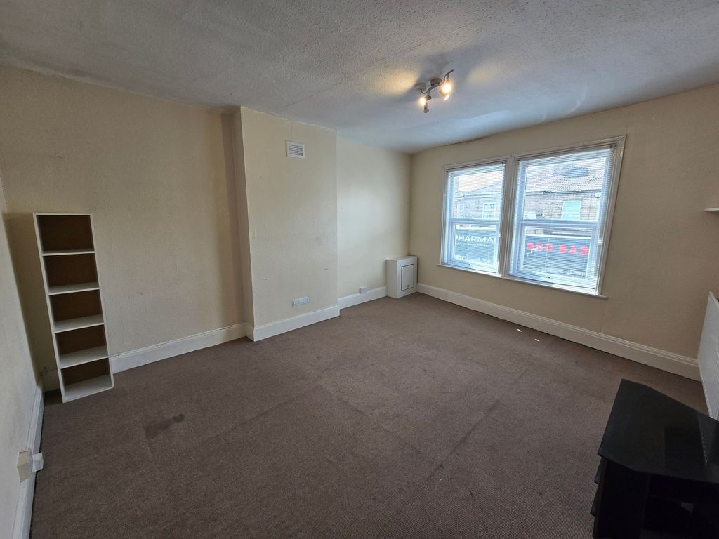 Property photo 2 of 11 Lounge
