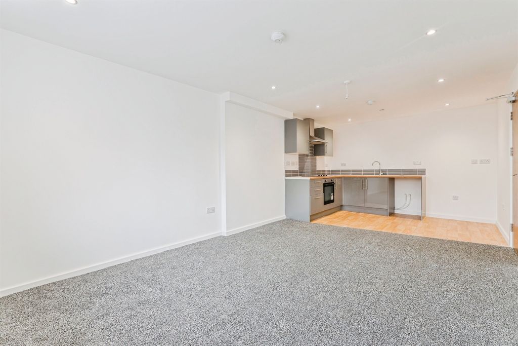 Property photo 2 of 25