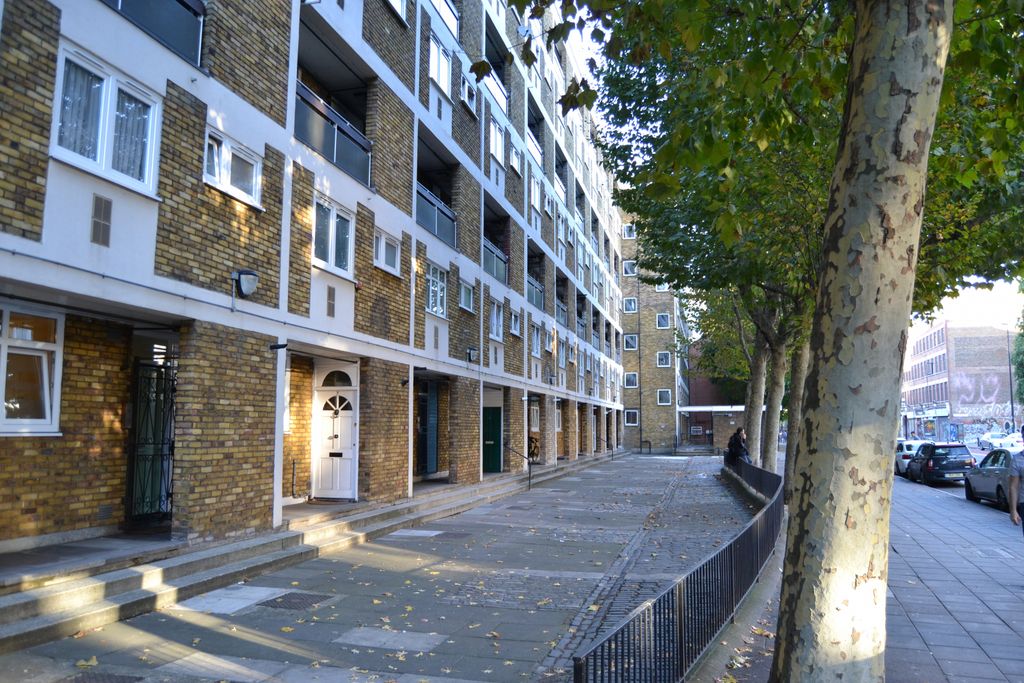 Property photo 1 of 10 3 Bedroom Flat With Sep Lounge In Prime Location