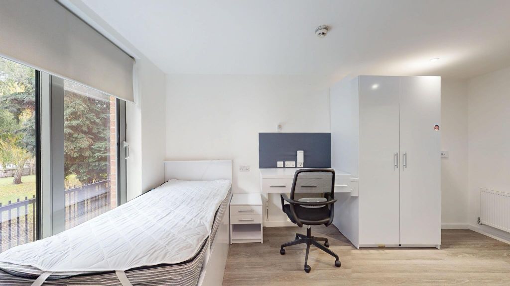 Property photo 1 of 22 Bedroom