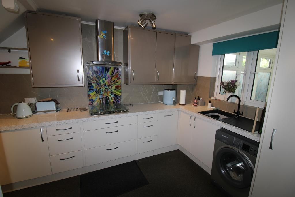 Property photo 2 of 14 Kitchen
