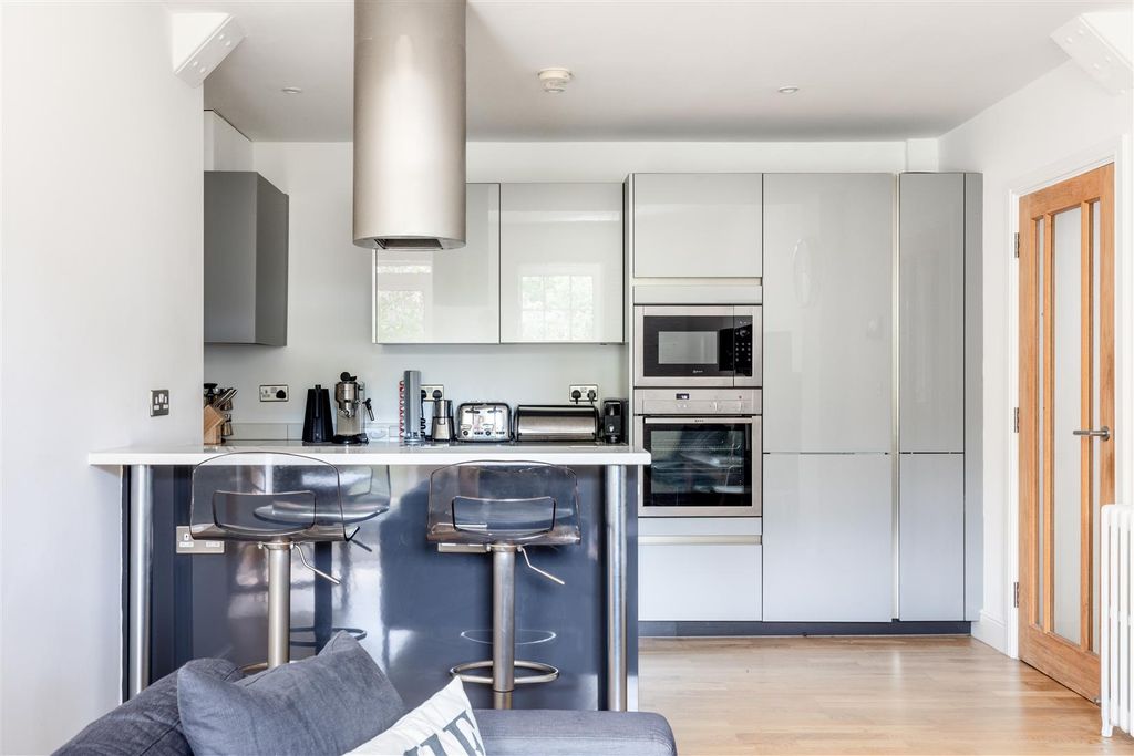 Additional image 4 of 2 bed flat for saleStation Quarter Apartments, Boltro Road, Haywards Heath RH16