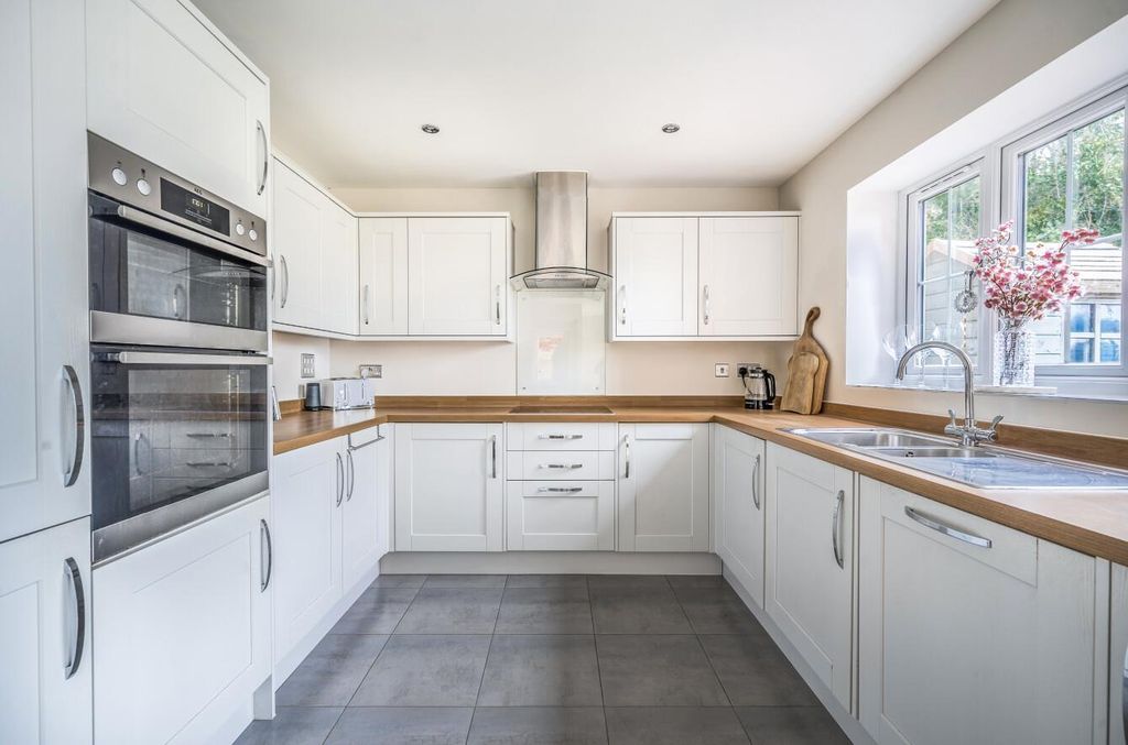 Property photo 3 of 25 1355764-10-68Caf2Ba94Bf4.Jpg