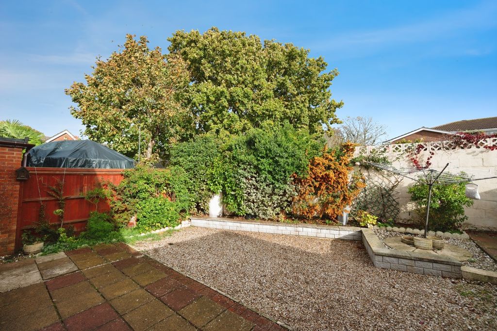 Property photo 2 of 17 Photo