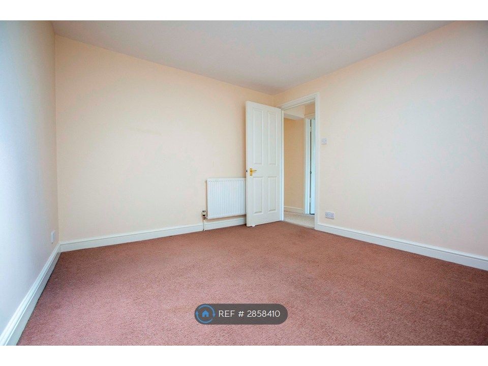 Property photo 3 of 10 Master Bedroom