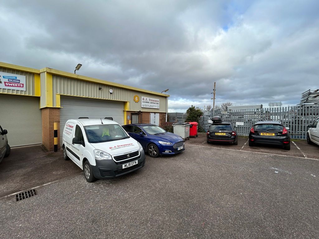 Property photo 1 of 17 Photo 6