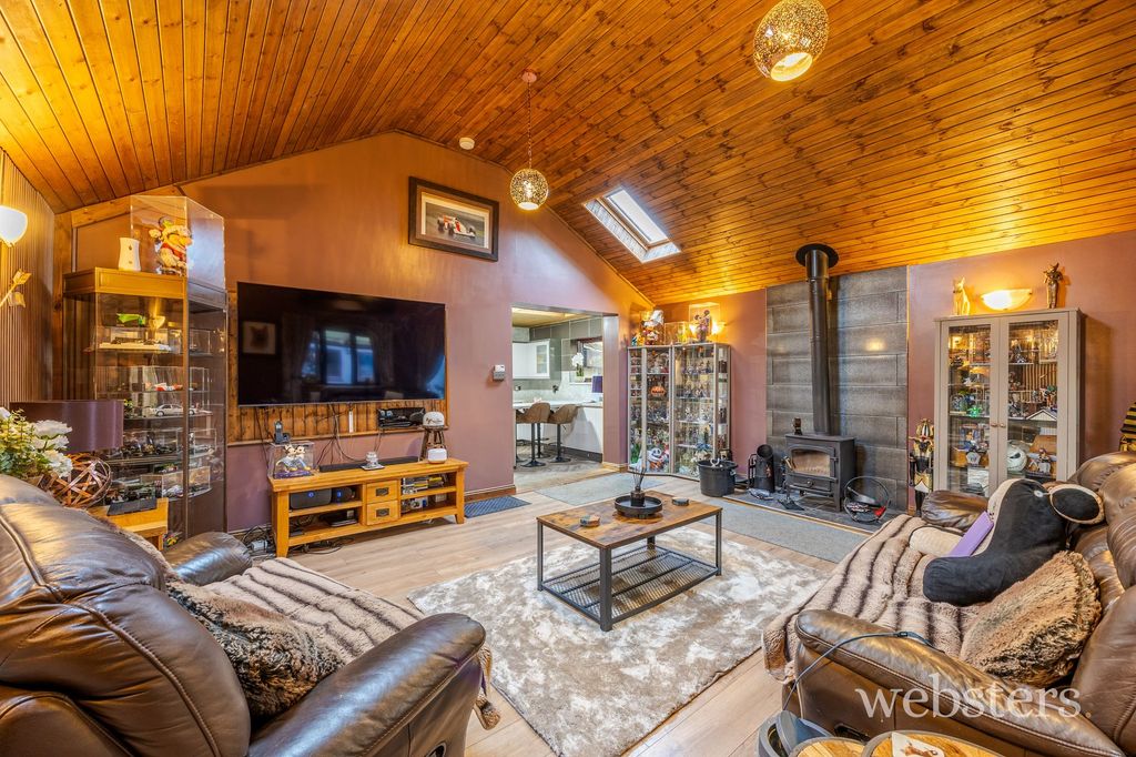 Property photo 2 of 23