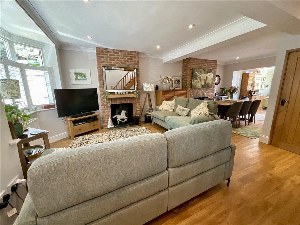 Property photo 3 of 14 Lounge