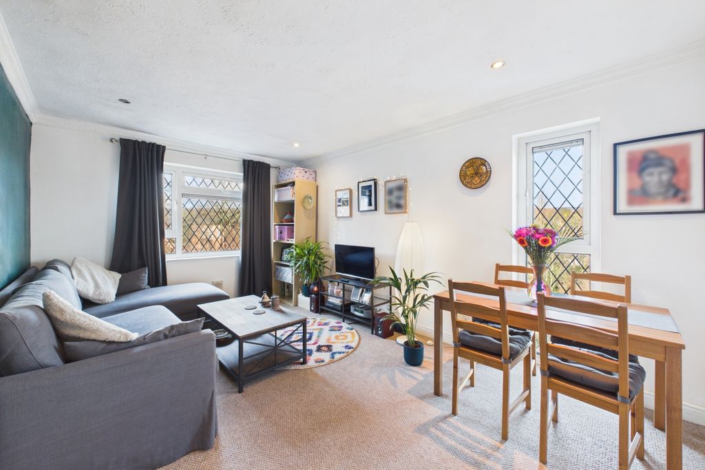 Property photo 3 of 7 Living Room