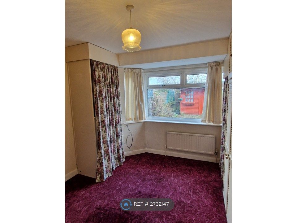 Property photo 3 of 10 Bedroom1