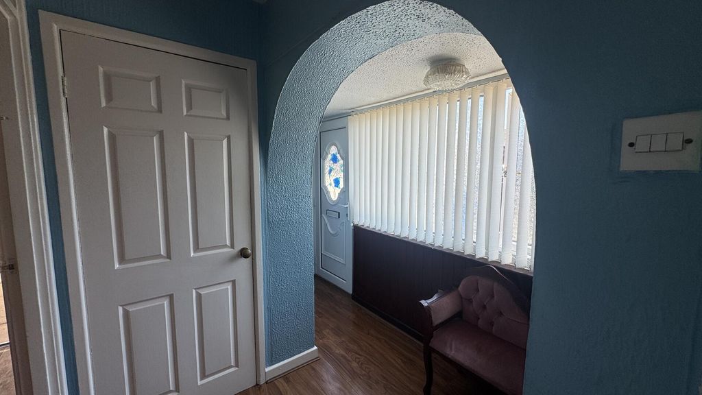 Property photo 2 of 16 Hallway