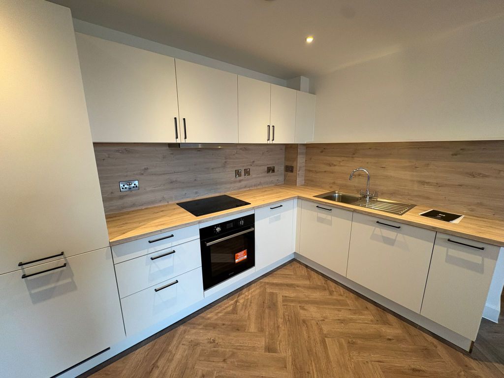 Property photo 2 of 8 Kitchen