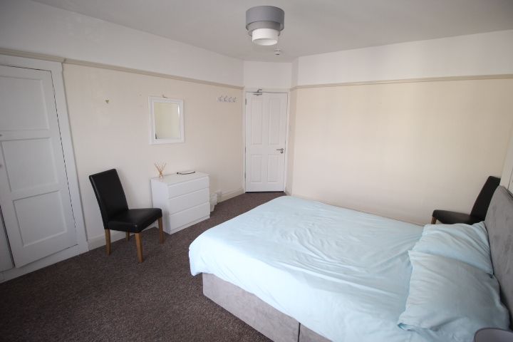 Property photo 3 of 10 Room 7