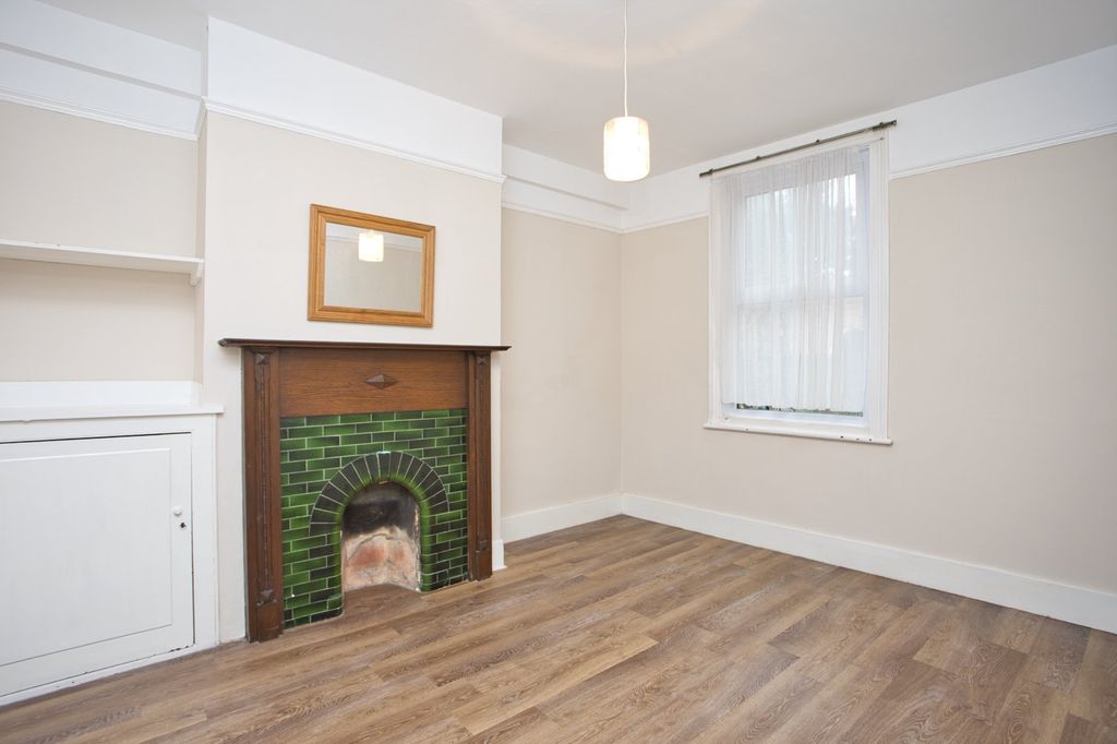 Property photo 3 of 12 Picture 3