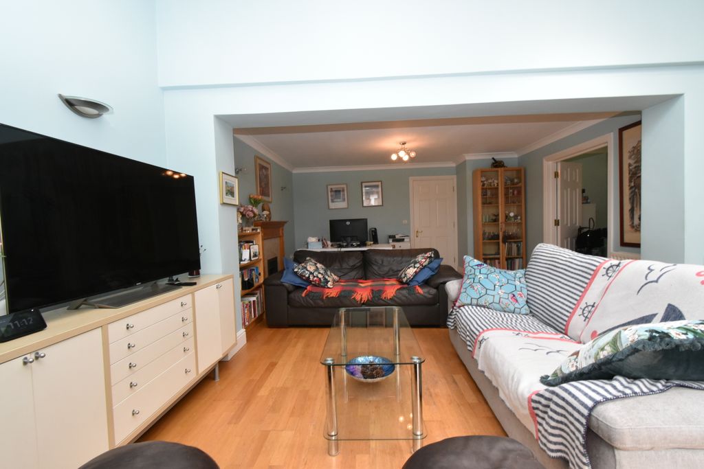 Property photo 3 of 19